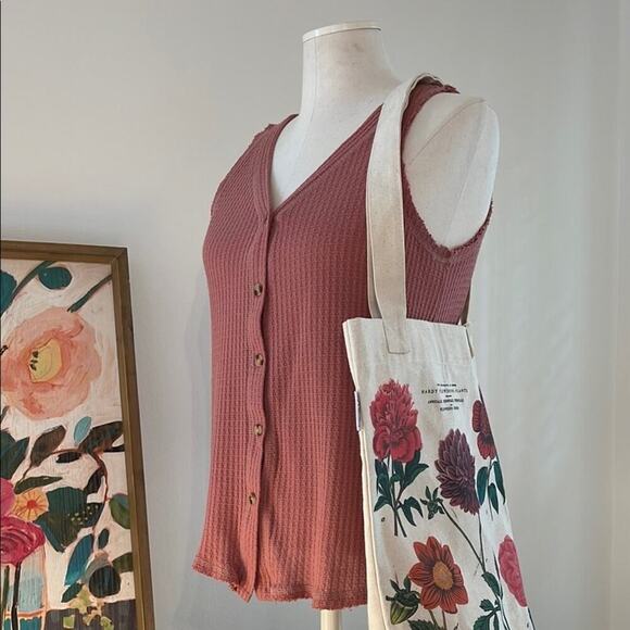 Women's Sleeveless Button-Down Top - Muted/Dark Pink - Picture 4 of 8